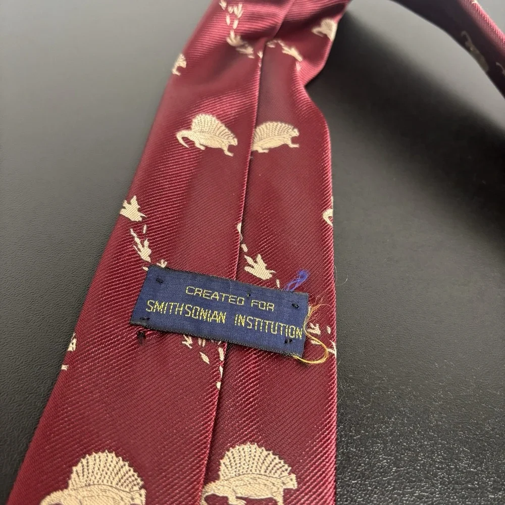 Smithsonian Institution Men's Neck‎ Tie Maroon Lizard Footprints 56 Inch